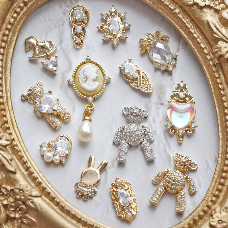 ハートのクマの形をした金属製の3Dペンダント,ウサギの形をし - Nail Art Lotso のレビューと価格
